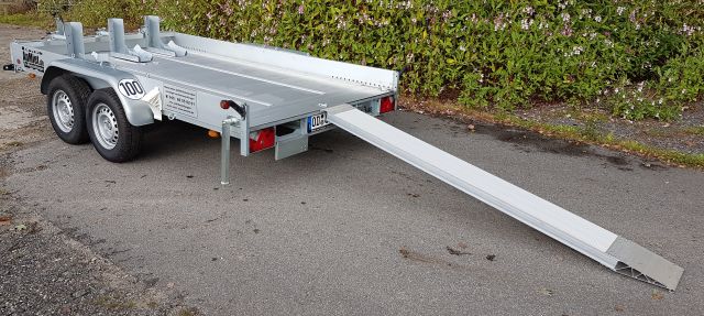 NM-349Universaltransporter, 1650kg GG, 1250kg NL, Lademae 340x180cm, Anssem Tandem  gebremst, fr 3 oder 5  Motorrder, Tempo 100